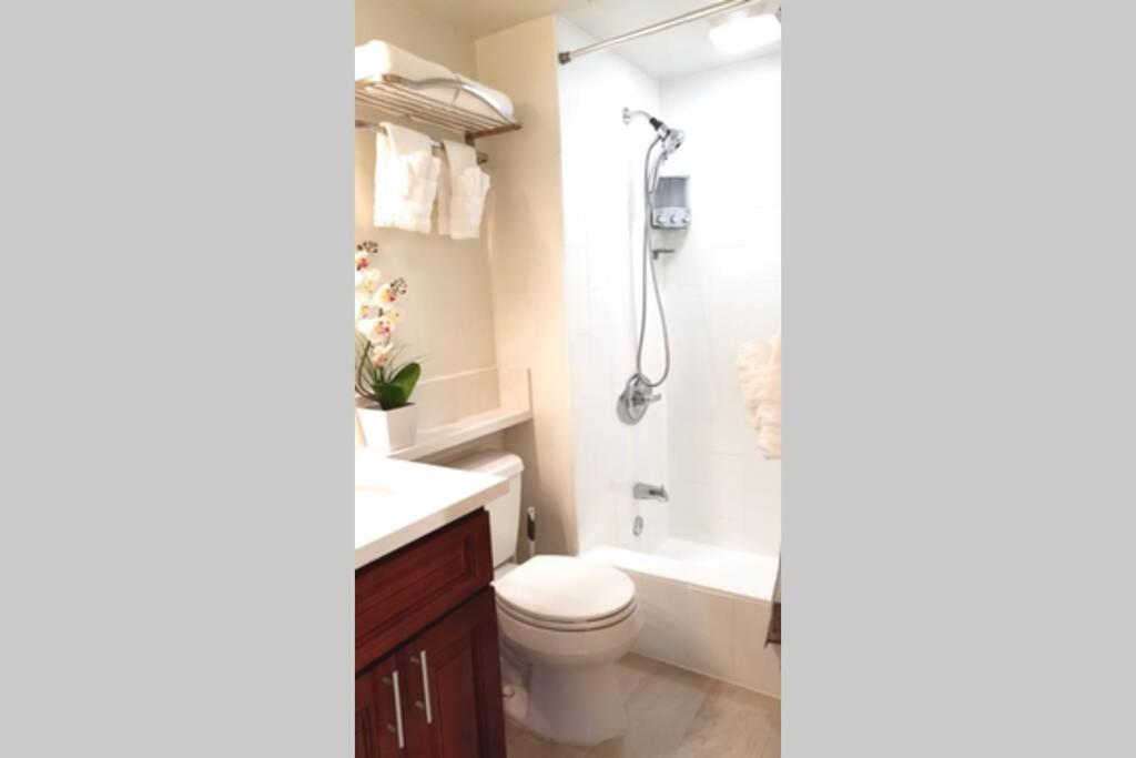 Waikiki Marina Studio, Ocean View, Free Parking & Wifi โฮโนลูลู ภายนอก รูปภาพ